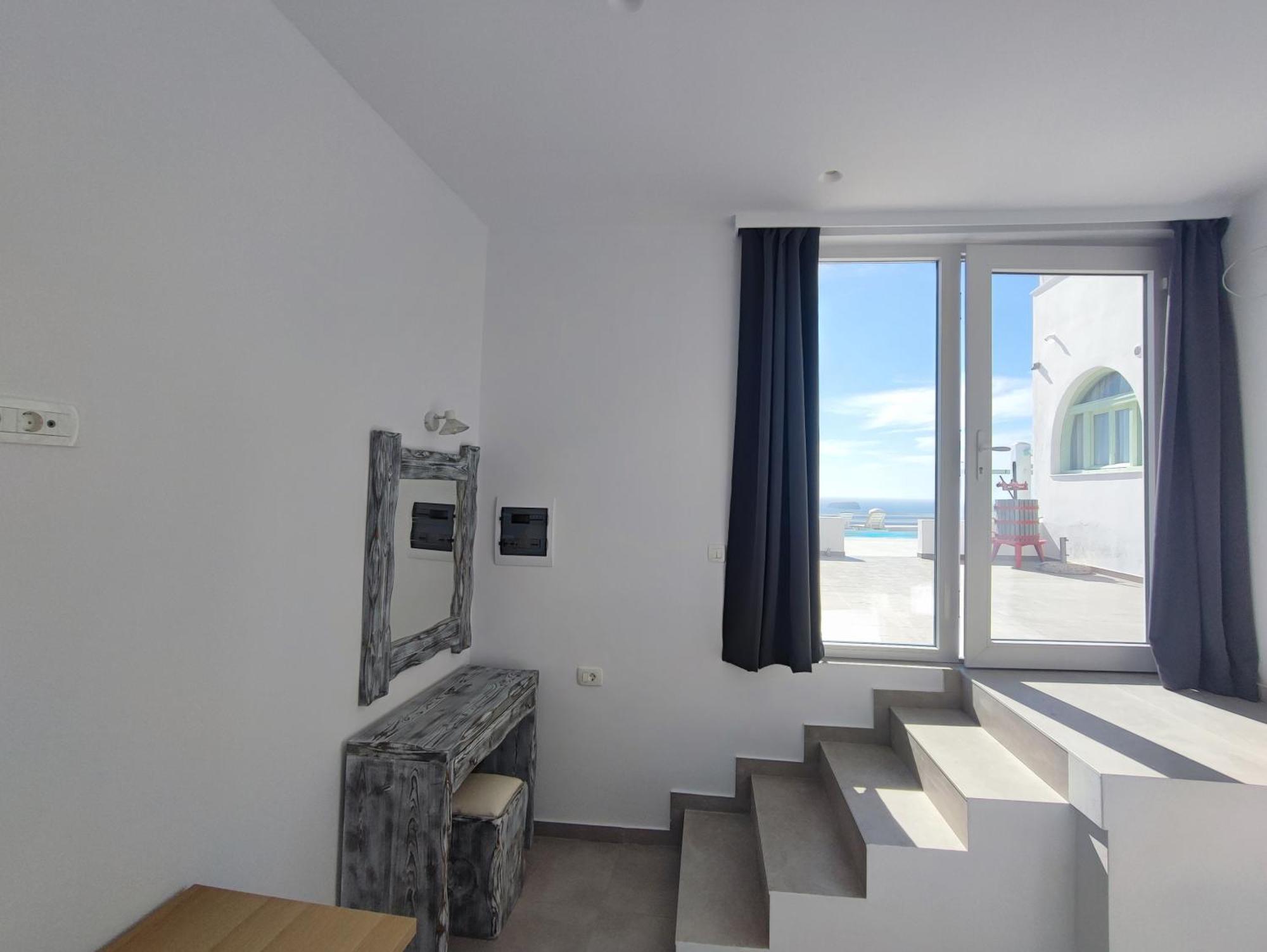 The Cliff Reflections - Adults Only Apartment Megalochori  Bilik gambar