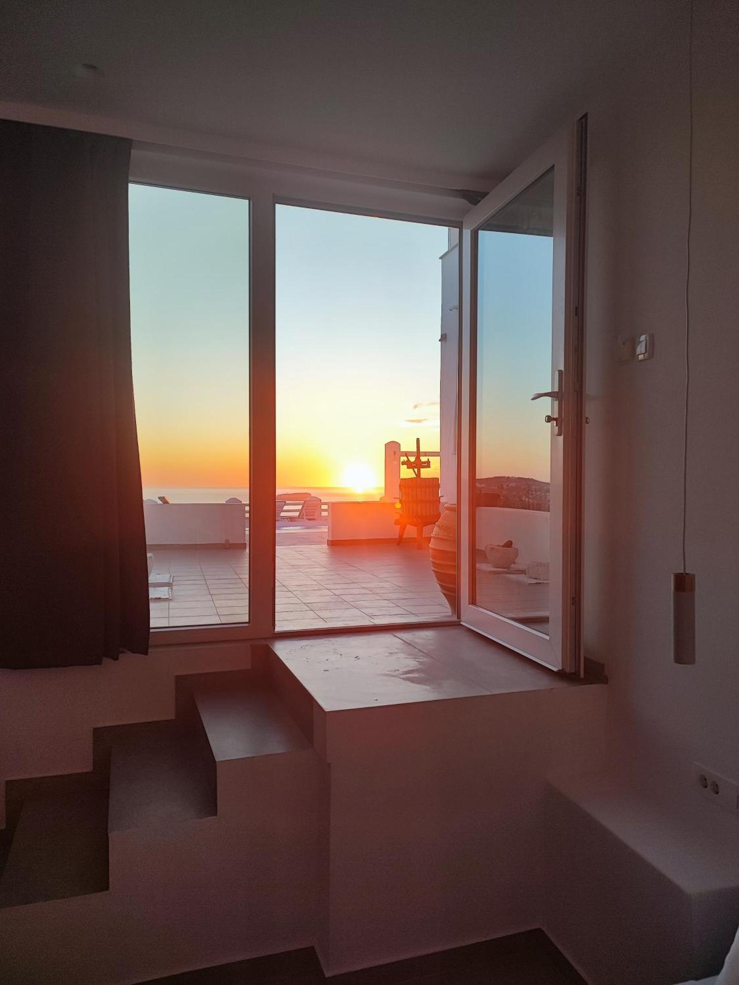 The Cliff Reflections - Adults Only Apartment Megalochori  Bilik gambar