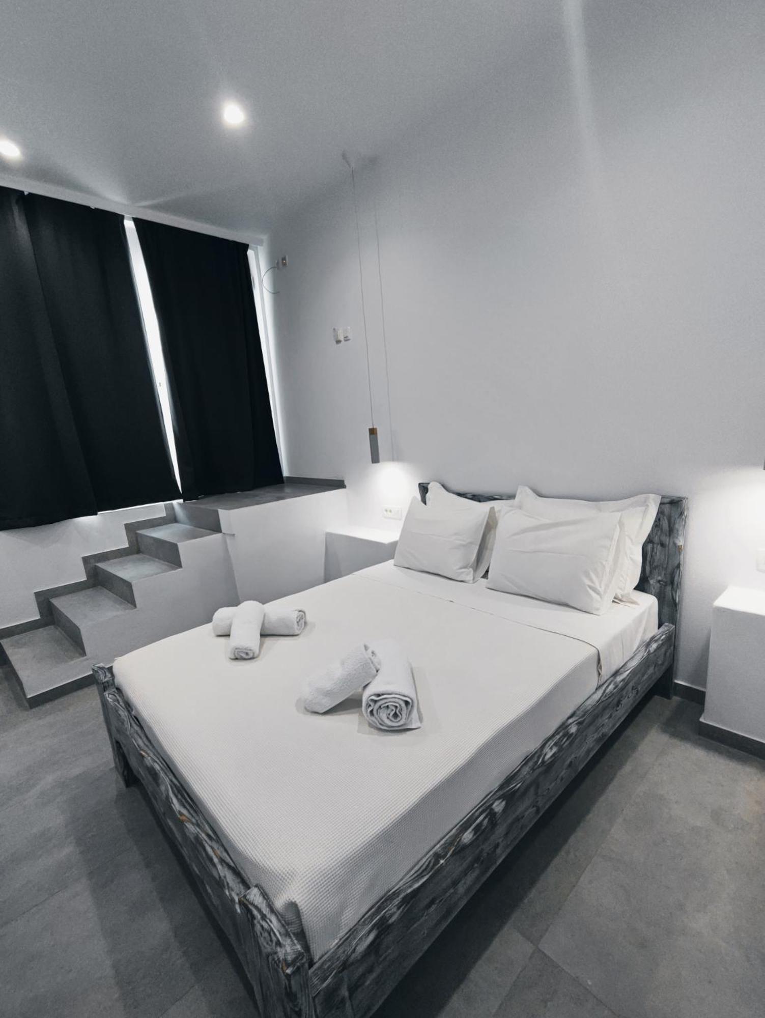 The Cliff Reflections - Adults Only Apartment Megalochori  Bilik gambar